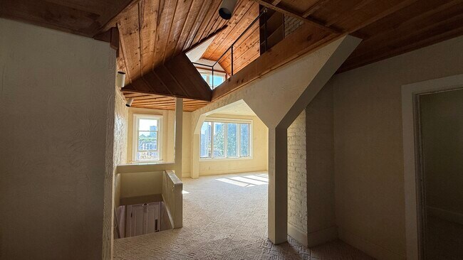 Living room and Loft - 528 E Glover Ave Unidad Upper