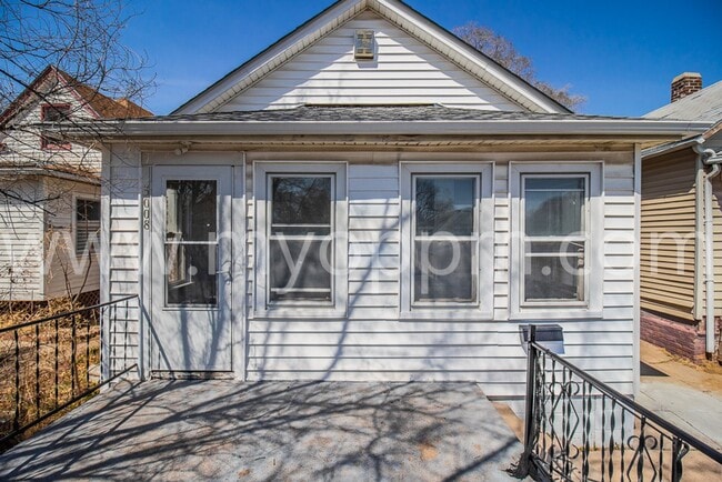 Photo - 2 Bed / 1 Bath House - 30th & Seward