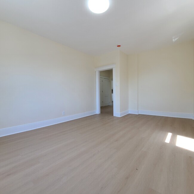 Photo - 704 79th St Unidad 2