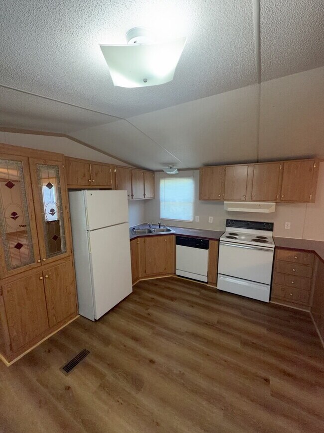 Charming 2 Bedroom Mobile Home