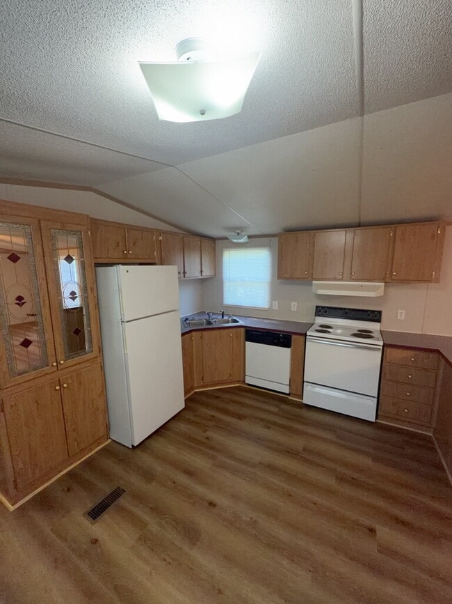 Photo - Charming 2 Bedroom Mobile Home