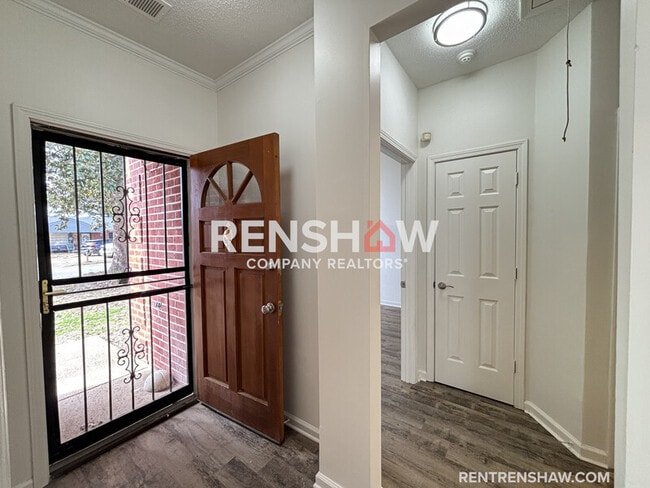 Photo - 2512 Courtney Dr