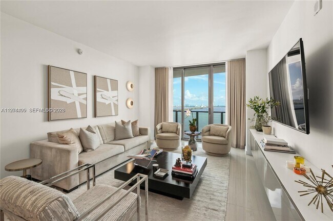 Photo - 460 NE 28th St Unidad 2502