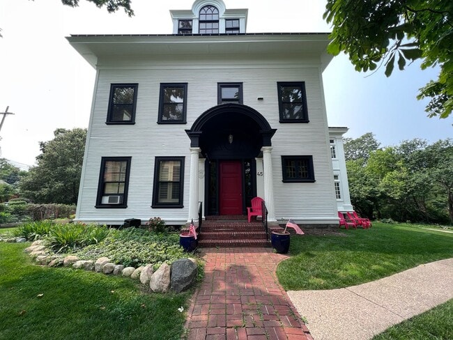 Building Photo - 45 College Ave SE Unit 45 College Ave SE -  4