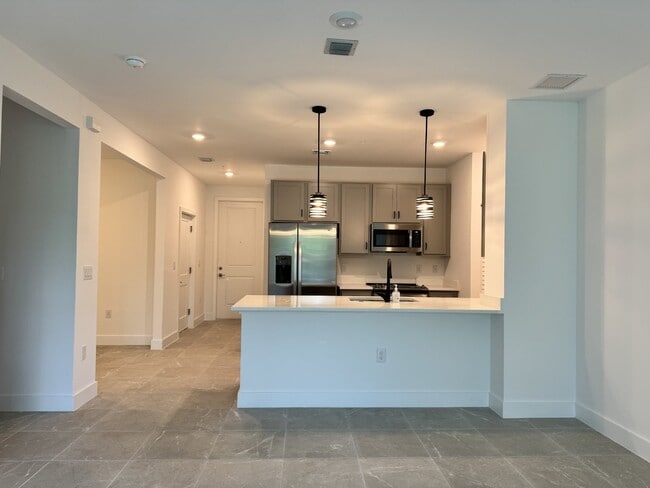 Building Photo - VILLA MAR BONITA SPRINGS BRAND NEW CONDO Unit 102