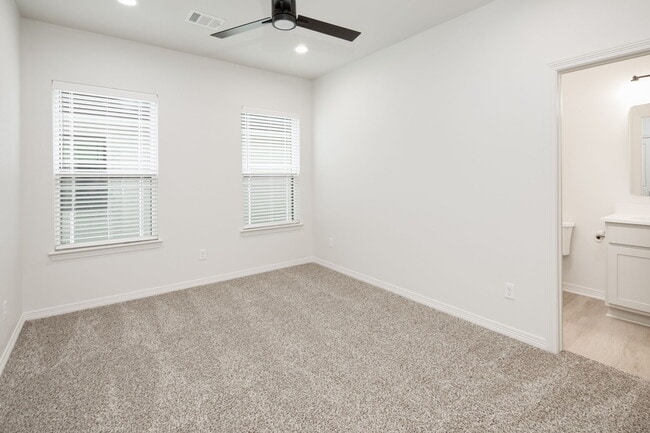 Photo - 240 Richards St