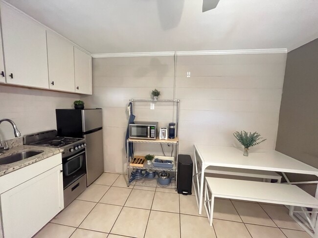 Photo - 402 S Holly St Condo
