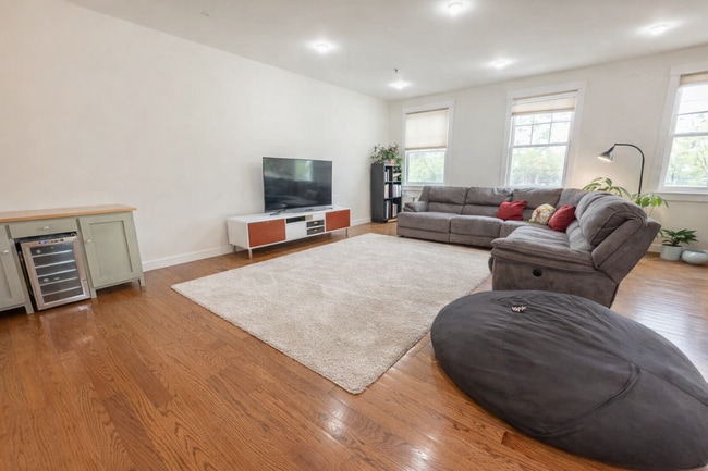 Photo - 9 Montague St