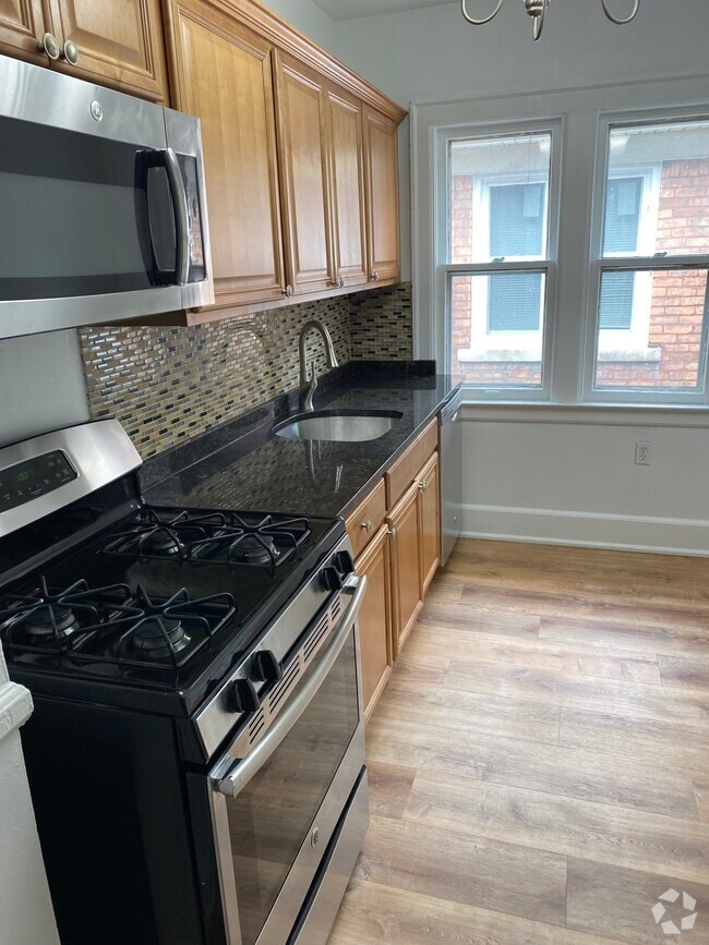 Building Photo - 910 Beaconsfield Ave Unit 910 Beaconsfield Rental