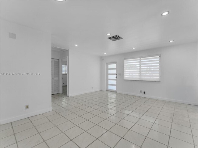 Photo - 1811 SW 97th Ter