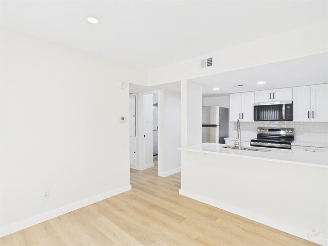 Photo - 2124 Burton Dr Unit 105