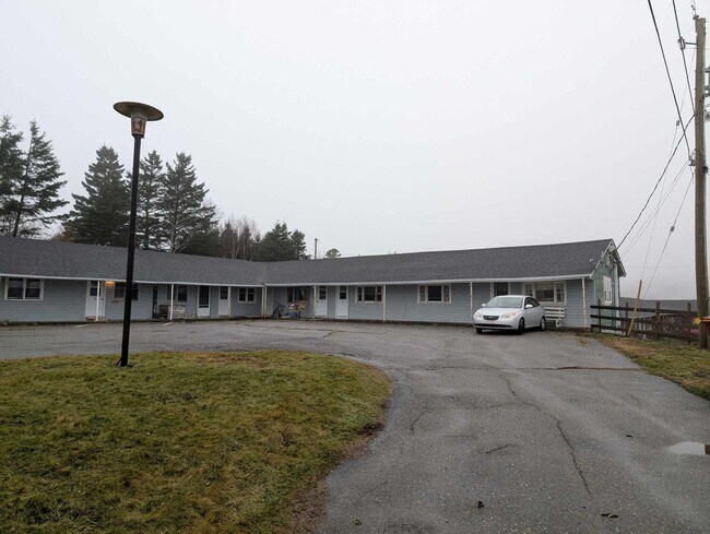 Photo - 365 Nova Scotia Trunk 1 Unit Com