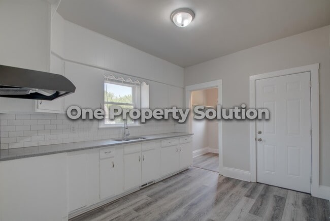 Photo - 2459 Jefferson St