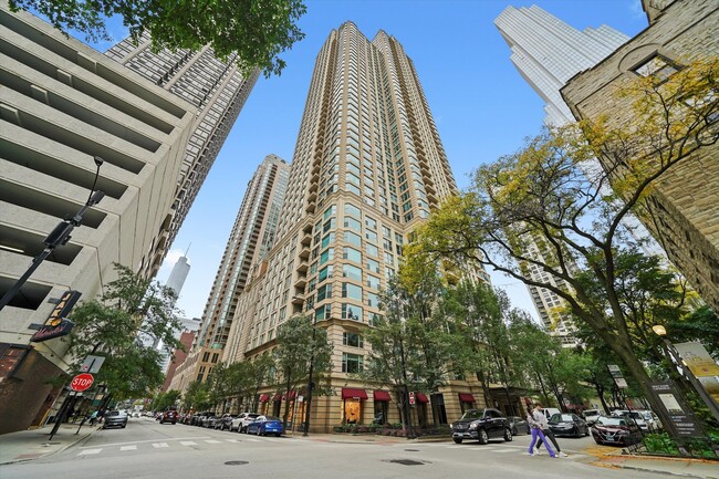 Building Photo - 25 E Superior St Unit 2805