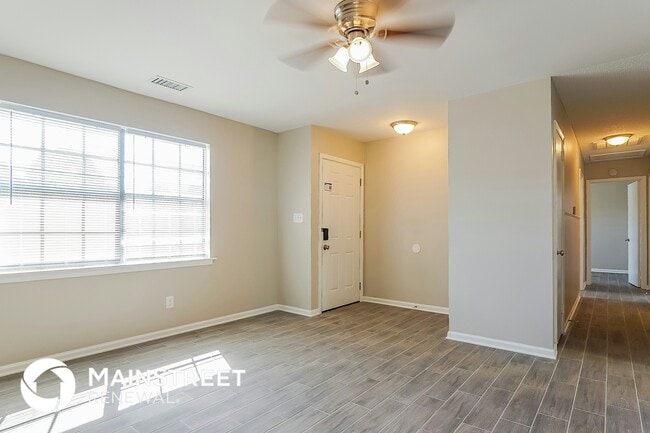 Photo - 528 Lamplighter Ln