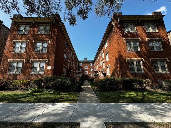 Building Photo - 4824 Hutchinson Unit 4830 #3 Rental