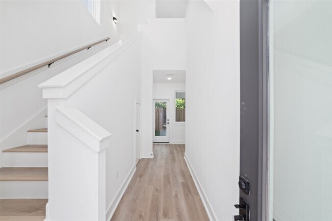 Photo - 810 Elkhart St