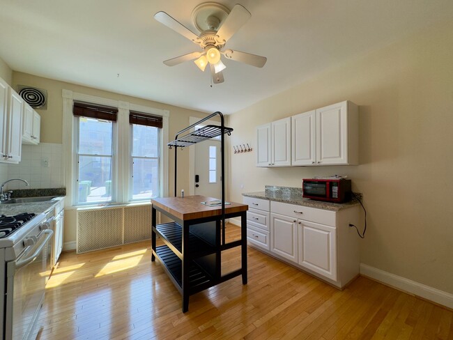 Photo - Charming 2Bed/1Bath Townhome in Highlandtown, Baltimore, MD!