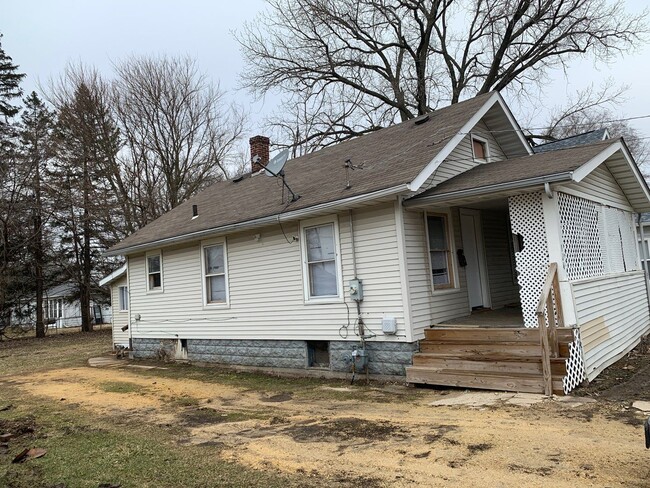 Photo - 124 Burbank Ave W House