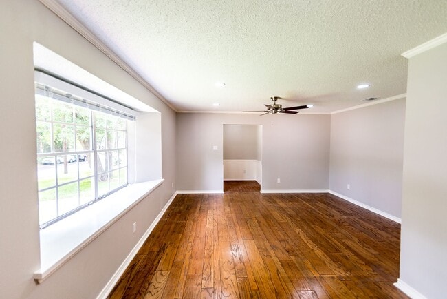 Photo - 1825 Courtney Dr