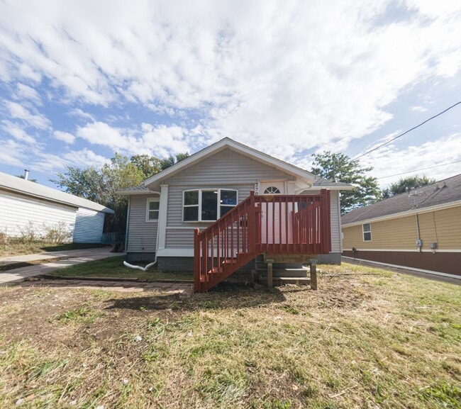 Building Photo - 3 Bedroom 1 Bathroom with Bonus Room