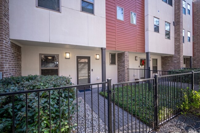 Photo - 2 Bed Option in East Dallas Townhome off Greenville Lakewood Neighborhood