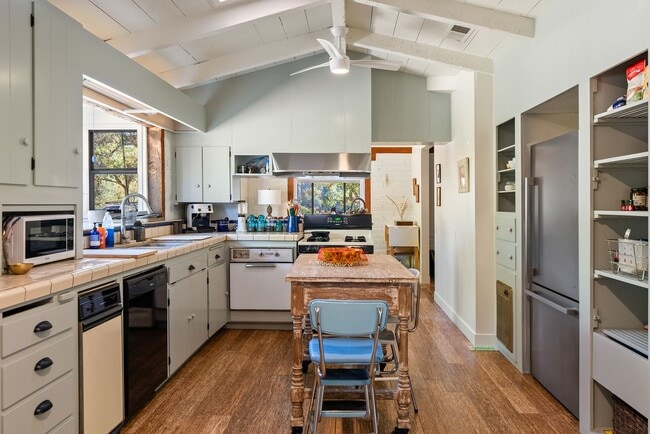 Photo - 3700 Las Pilitas Rd Unidad Master Bedroom