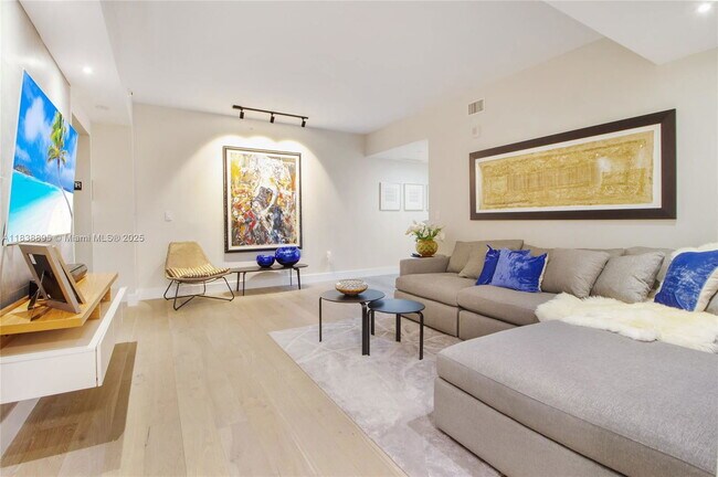 Photo - 1010 Brickell Ave