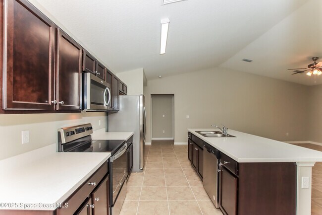 Photo - 2131 Watkins Rd SE