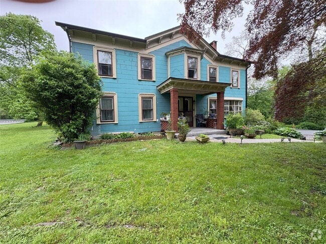 Building Photo - 1492 E Main St Rental