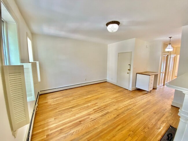 Photo - 327 C St SE Unit 03