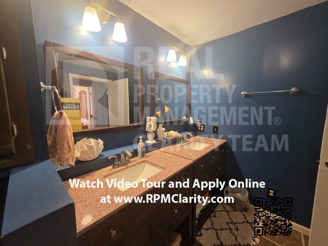 Photo - Available Now!!! 2 Bed/1 Bath Cottage on t...