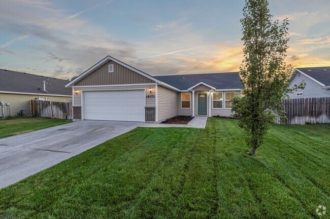 Building Photo - 3 Bedroom, 2 Bath, 2-Car Garage with Room ... Rental