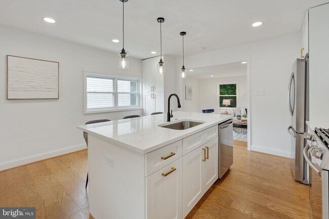 Photo - 14332 Belleville Ave