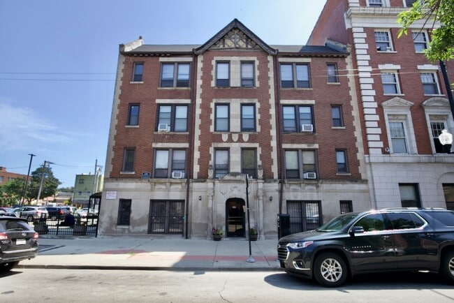 Building Photo - 3345 N Marshfield Unit 203