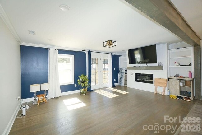 Photo - 909 Fisher St