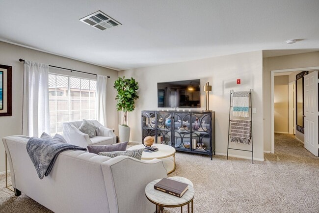 Sala de estar elegante - Destinations Alexander 55+ Active Adult Ap...