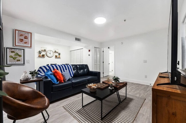 Building Photo - 2360 SW Archer Rd Unit ID1356332P