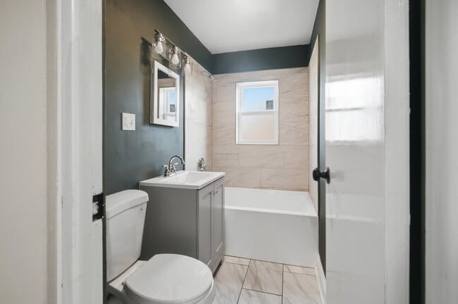 Photo - 3410 Calwagner St