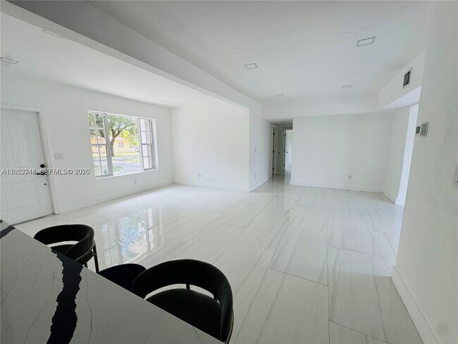 Photo - 516 Lavilla Dr