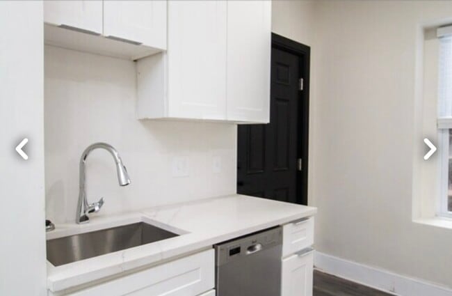 Building Photo - 18 Walnut St Unit 4L