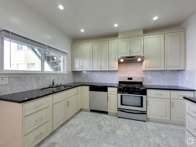 Building Photo - Remodeled 3 Bedroom in Nob Hill!! Unit 9 Leroy Pl Rental