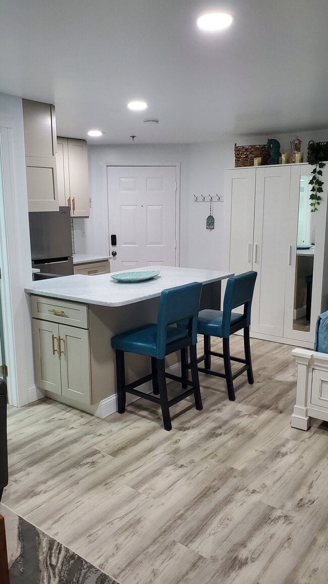 Photo - 550 Winnacunnet Rd