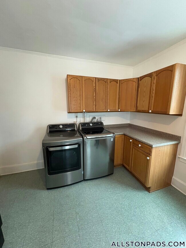 Photo - 45 N Beacon St Unidad 2