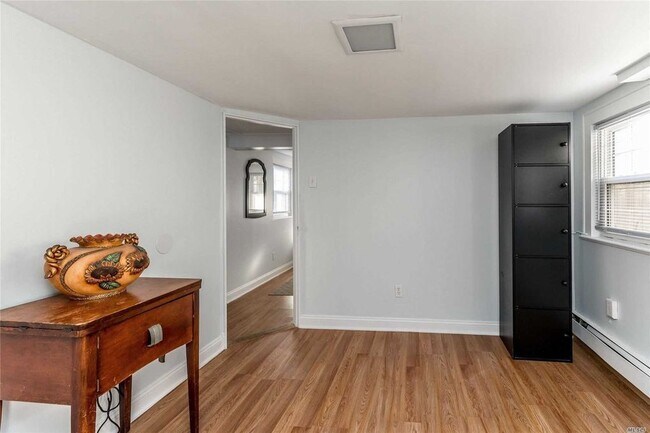 Photo - 28 E Walnut St Unit Ground