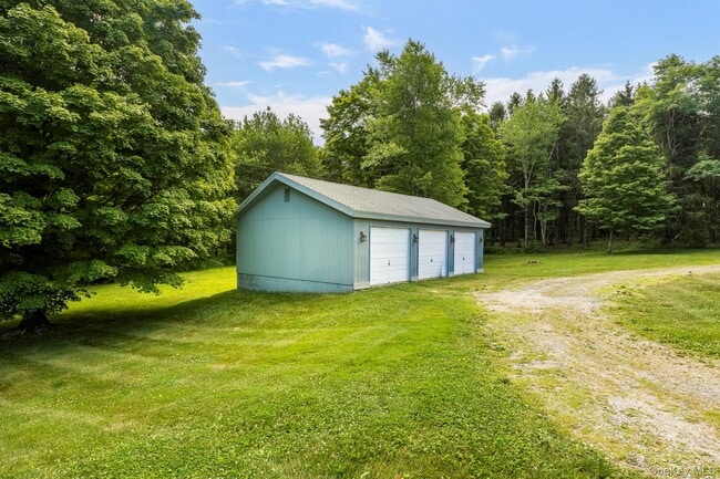860 Hunns Lake Rd