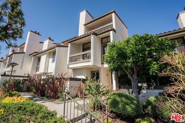 Photo - 17083 Palisades Cir