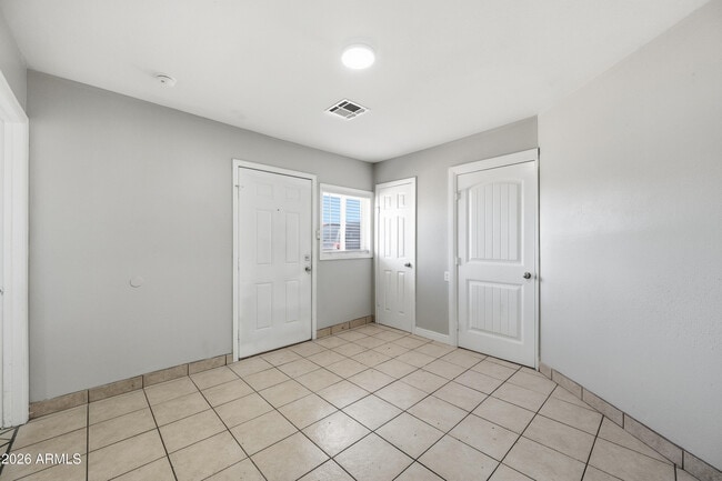 5206 W Ocotillo Rd Unit B