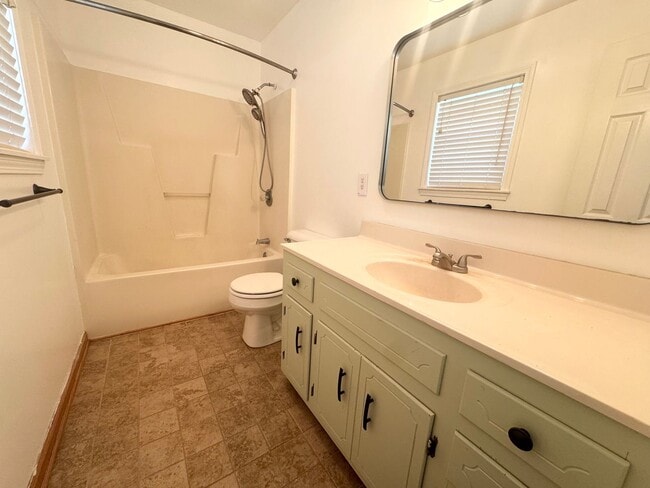 Photo - 200 Dramtree Dr