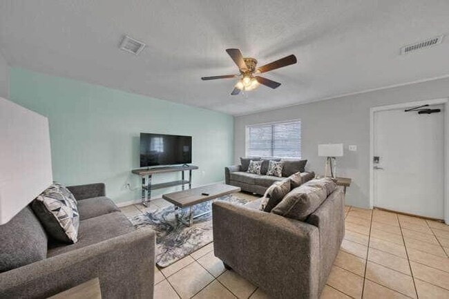 Photo - 305 Barracuda Ave